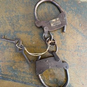Cochise County Vintage Style Handcuffs